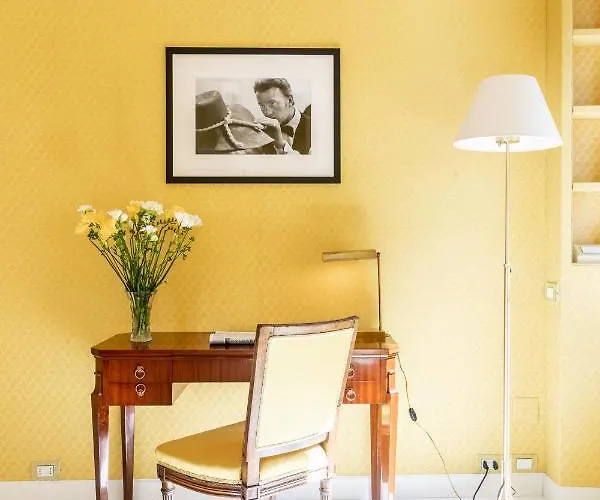 Lägenhet La Casa Di Hubert De Givenchy - Dimora Italia *