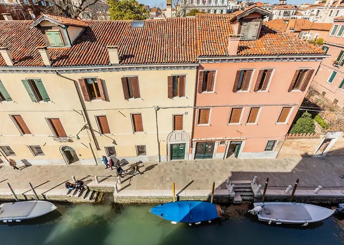 Lägenhet La Casa Di Hubert De Givenchy - Dimora Italia *